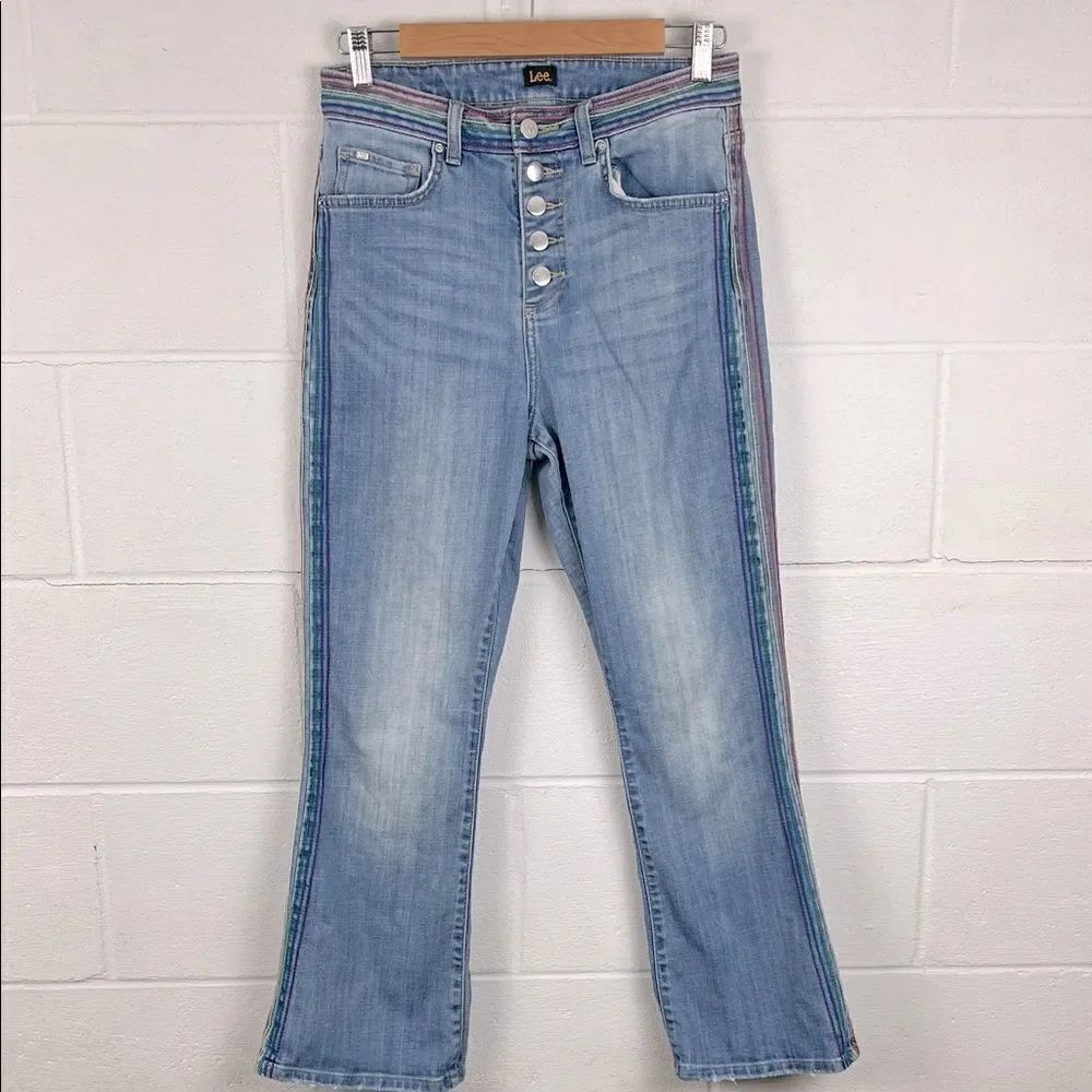 Vintage Lee women’s button fly rainbow stitch light wash bootcut jean size 8